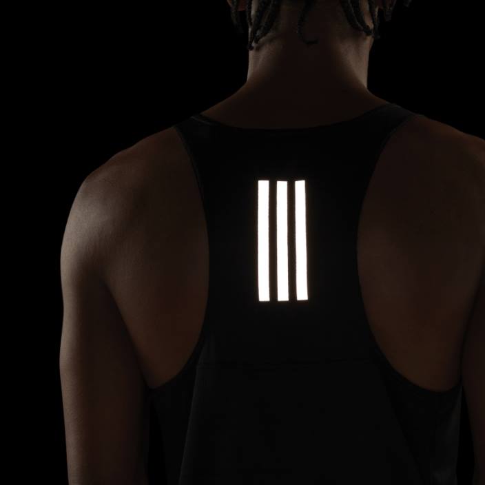 Adidas negrul deține mailetul de alergare bărbați negru 2JBN6376