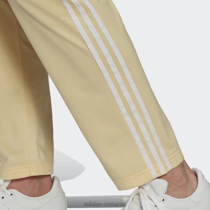 Adidas pantaloni galbeni de trening cu picioare drepte bărbați galben 2JBN14872
