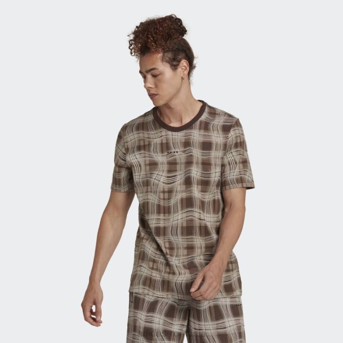 Adidas tricou adidas cu mânecă scurtă cu imprimeu maro cretos bărbați maro cretos 2JBN7341