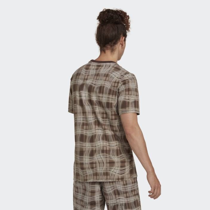 Adidas tricou adidas cu mânecă scurtă cu imprimeu maro cretos bărbați maro cretos 2JBN7341