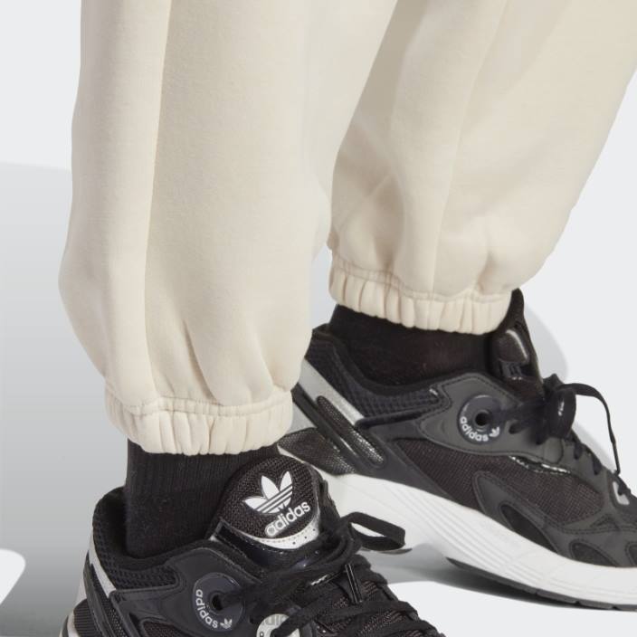 Adidas pantaloni de jogging fleece essentials albi adidas femei alb 2JBN16554